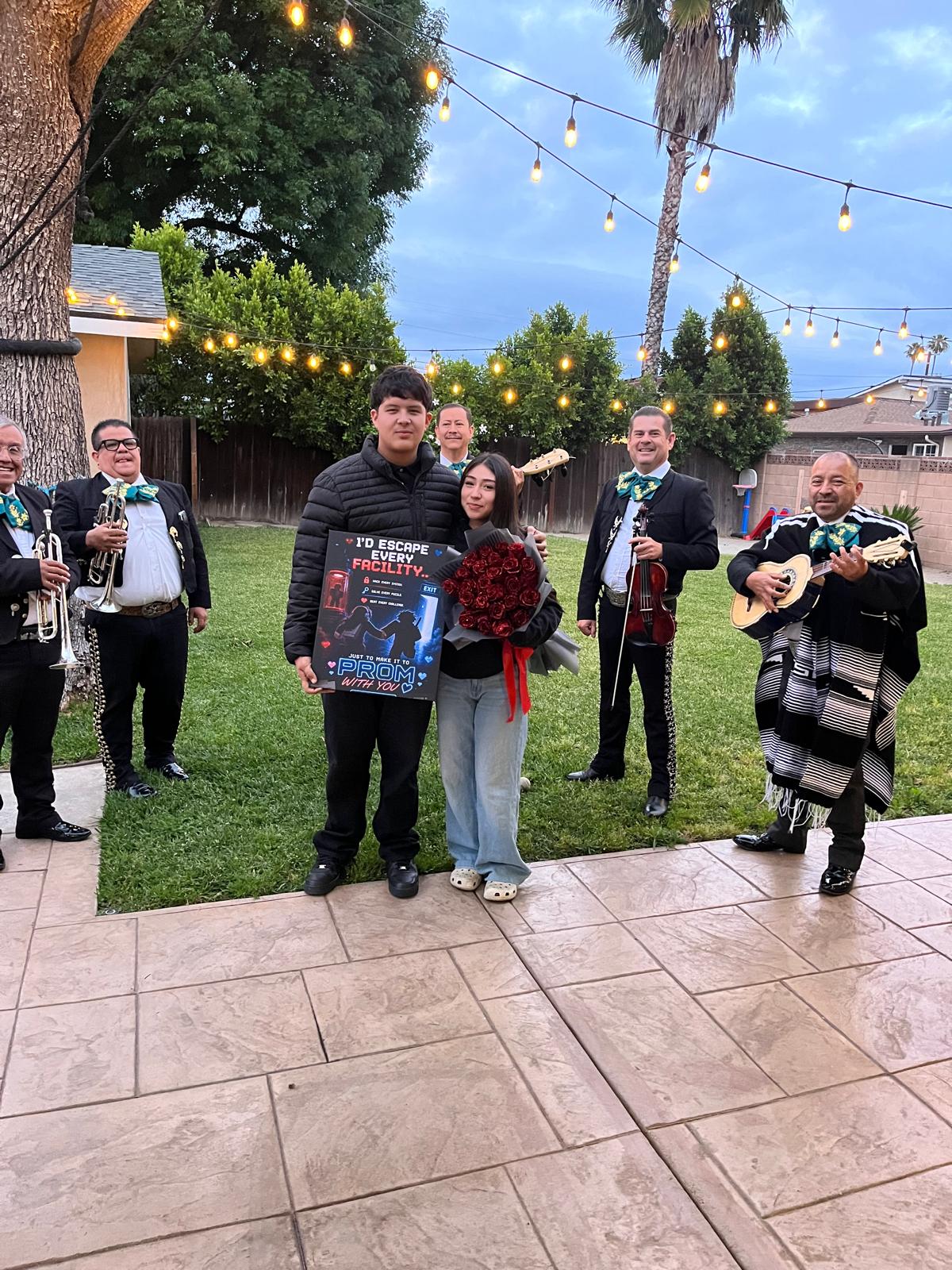 The mariachi band accompanies a romantic proposal